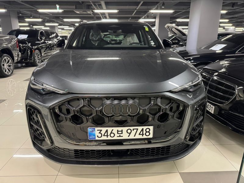 2025 Audi Q5 40 TDI Quattro S Line Black Edition photo 16