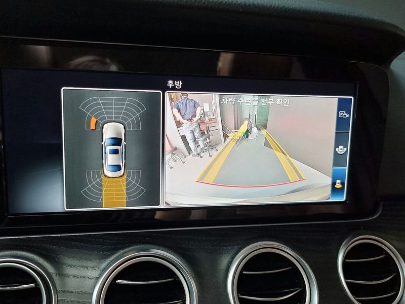 2018 Mercedes-Benz E-Class E220d 4MATIC Avantgarde photo 15