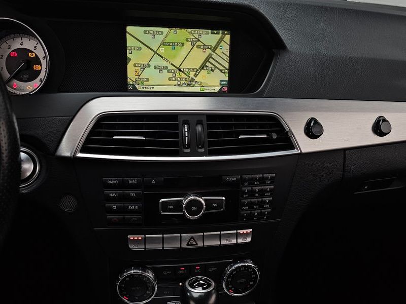 2012 Mercedes-Benz C-Class C200 CGI AVANTGARDE photo 15