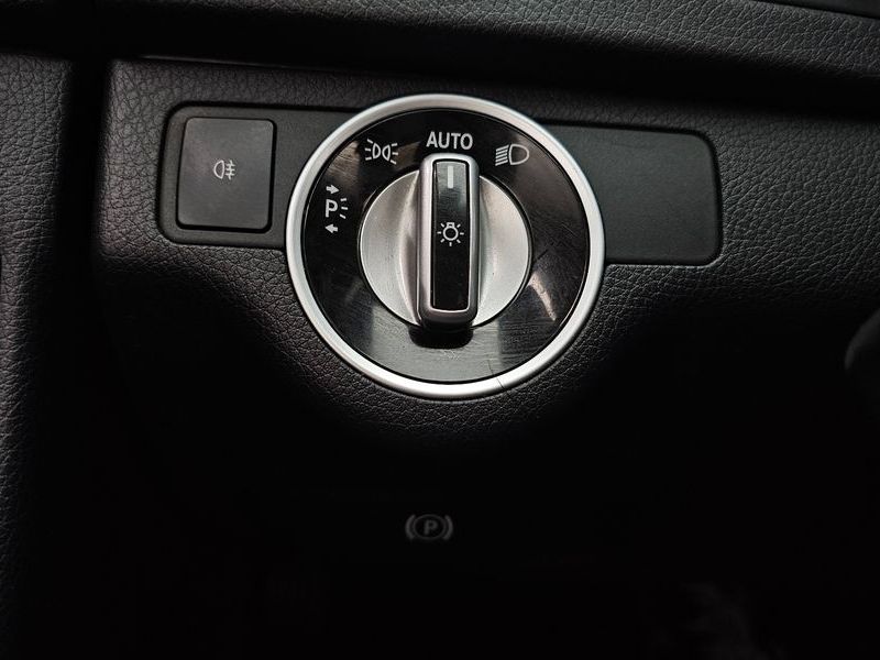 2012 Mercedes-Benz C-Class C200 CGI AVANTGARDE photo 18