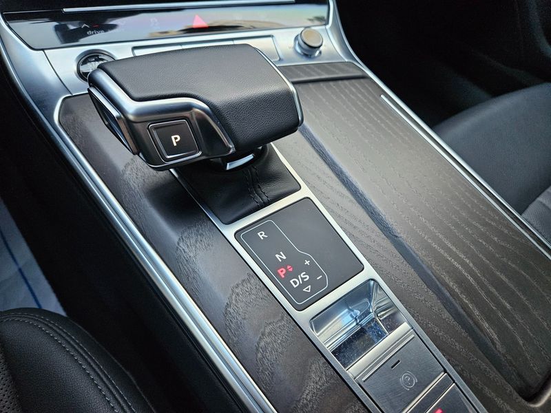 2022 Audi A6 45 TFSI Quattro Premium photo 9