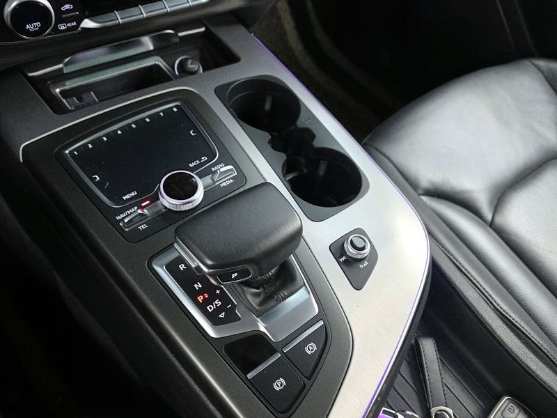 2019 Audi Q7 45 TFSI Quattro photo 9