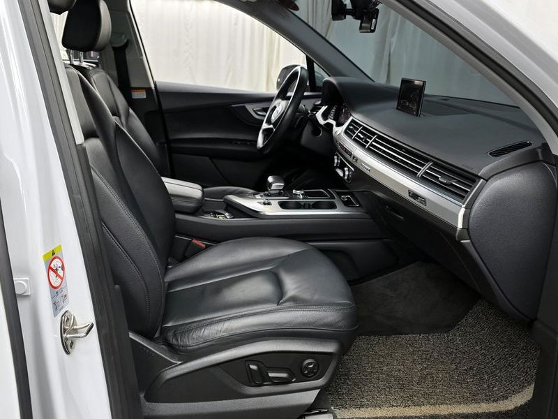 2019 Audi Q7 45 TFSI Quattro photo 11
