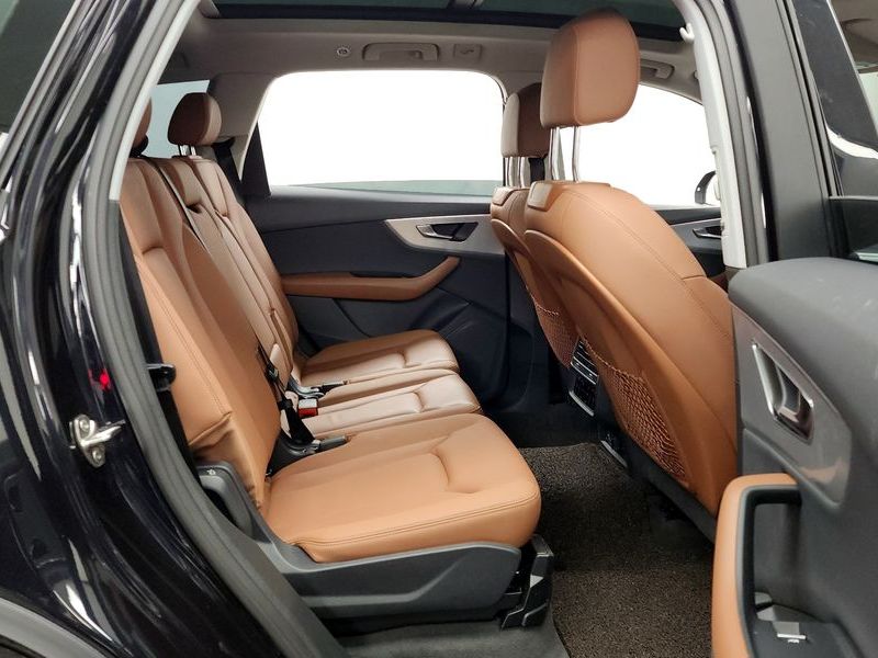 2021 Audi Q7 45 TDI Quattro photo 12