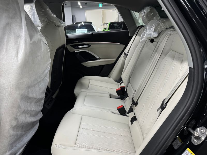 2025 Audi Q5 40 TDI Quattro S Line Sportback photo 11