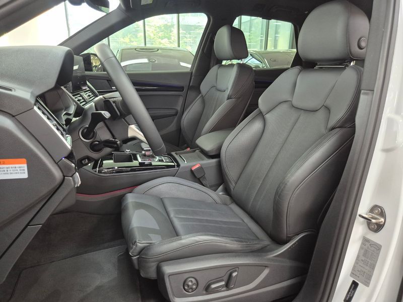 2024 Audi Q5 45 TFSI Quattro Premium photo 10