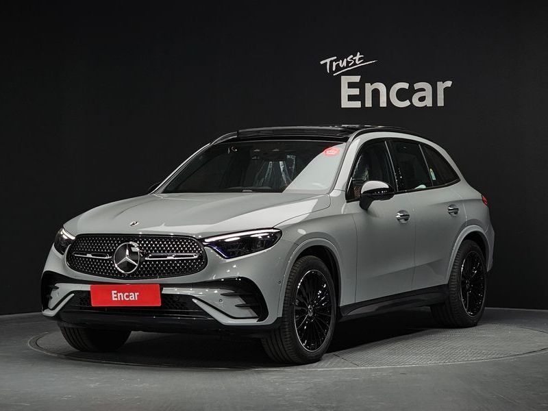 2026 Mercedes-Benz C-Class GLC300 4MATIC AMG Line photo 1
