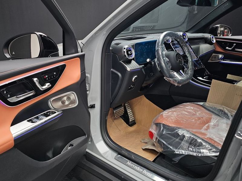 2026 Mercedes-Benz C-Class GLC300 4MATIC AMG Line photo 11