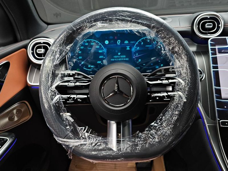 2026 Mercedes-Benz C-Class GLC300 4MATIC AMG Line photo 13