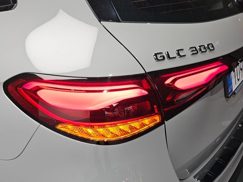 2026 Mercedes-Benz C-Class GLC300 4MATIC AMG Line photo 23