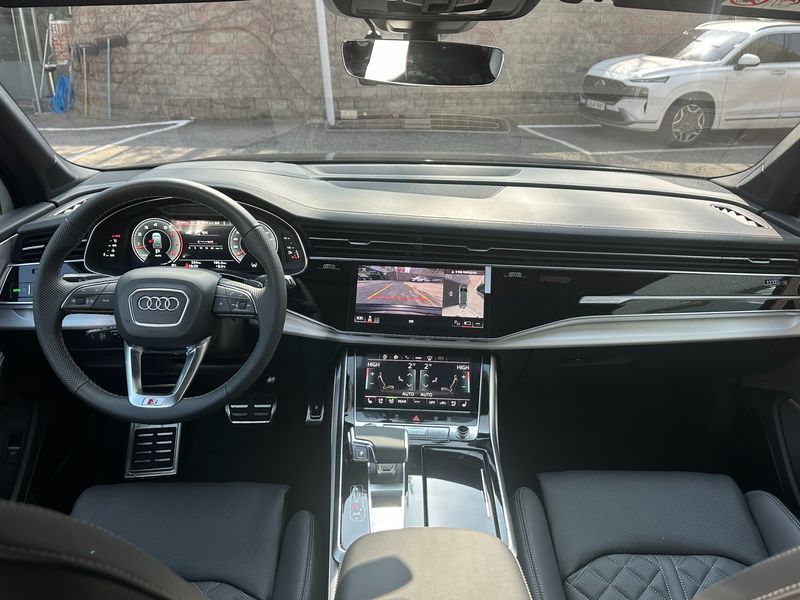 2026 Audi Q7 55 TFSI Quattro Premium photo 7