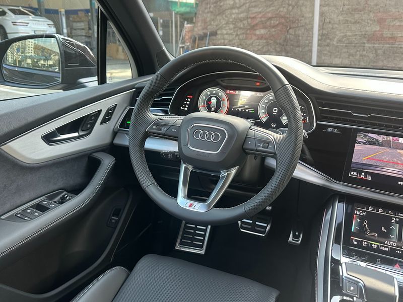 2026 Audi Q7 55 TFSI Quattro Premium photo 12