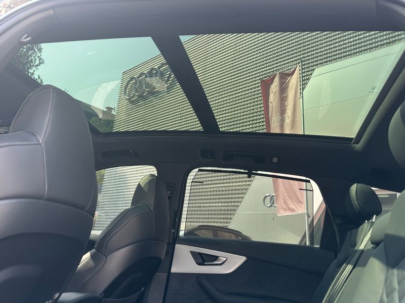 2026 Audi Q7 55 TFSI Quattro Premium photo 14