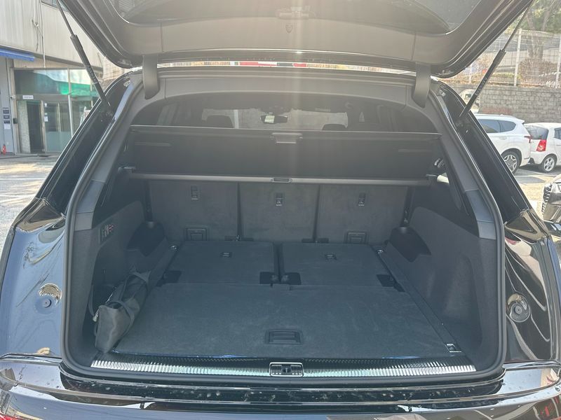 2026 Audi Q7 55 TFSI Quattro Premium photo 16
