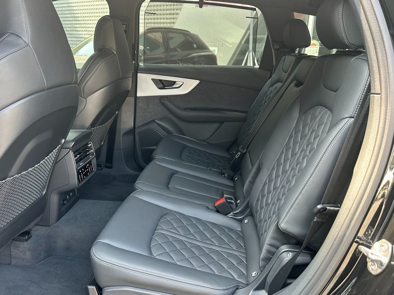 2026 Audi Q7 55 TFSI Quattro Premium photo 20