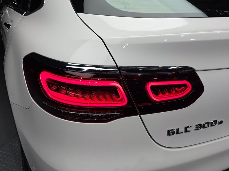 2021 Mercedes-Benz C-Class GLC300e 4MATIC Coupe photo 23
