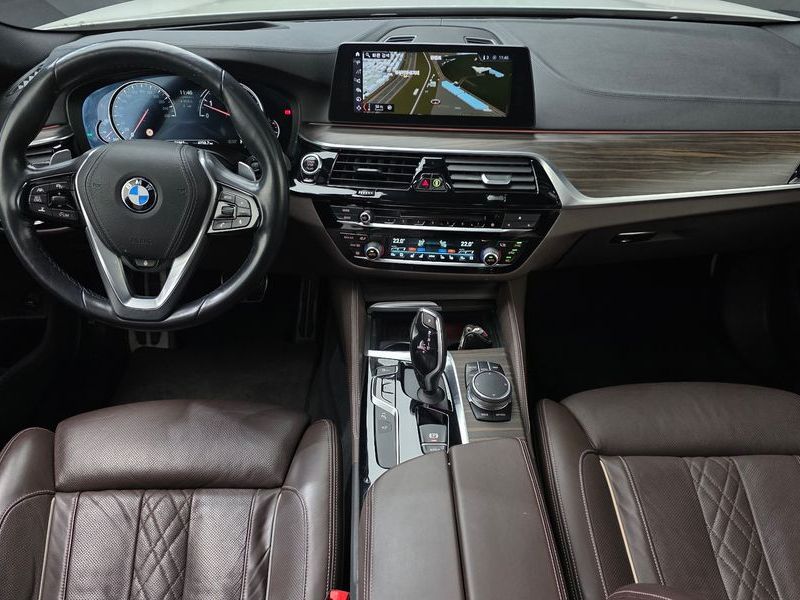 2018 BMW 5 Series 530i M Sport Package Plus photo 7