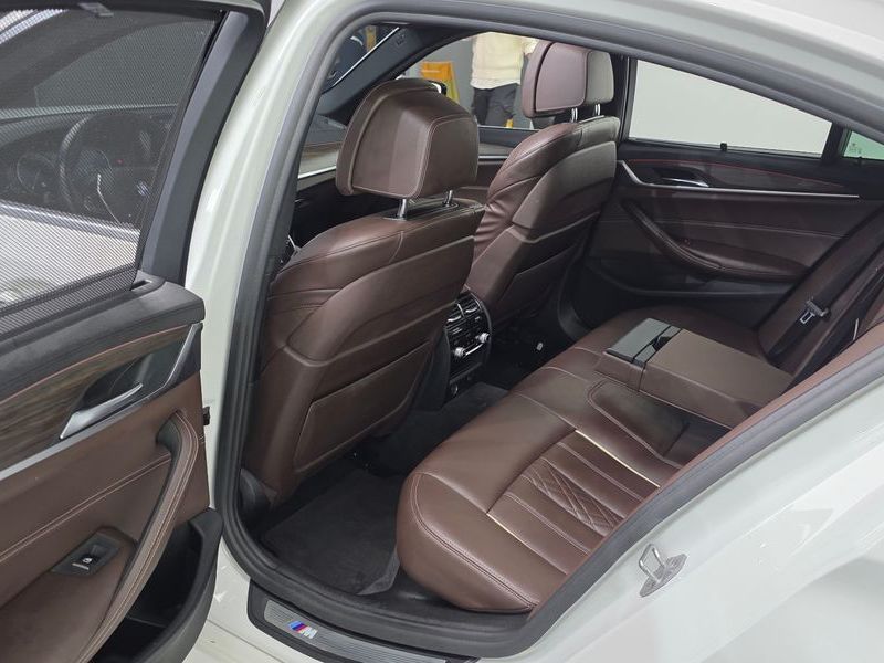 2018 BMW 5 Series 530i M Sport Package Plus photo 11
