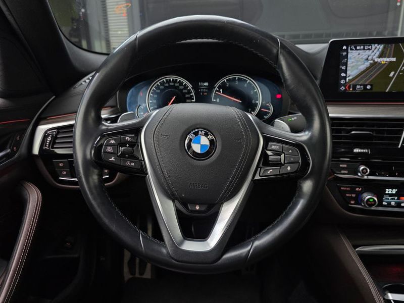 2018 BMW 5 Series 530i M Sport Package Plus photo 13