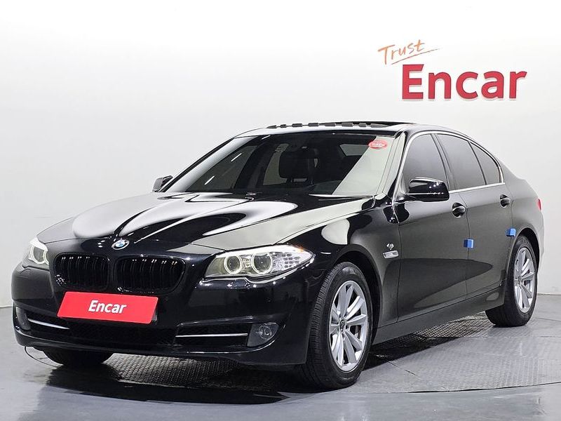 2012 BMW 5 Series 520d photo 1