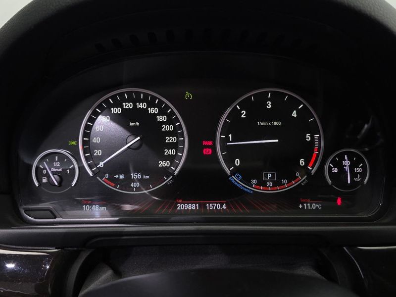 2012 BMW 5 Series 520d photo 8