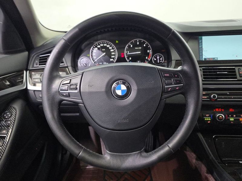 2012 BMW 5 Series 520d photo 15