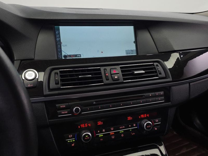 2012 BMW 5 Series 520d photo 17