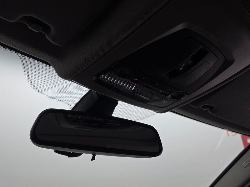 2012 BMW 5 Series 520d photo 19