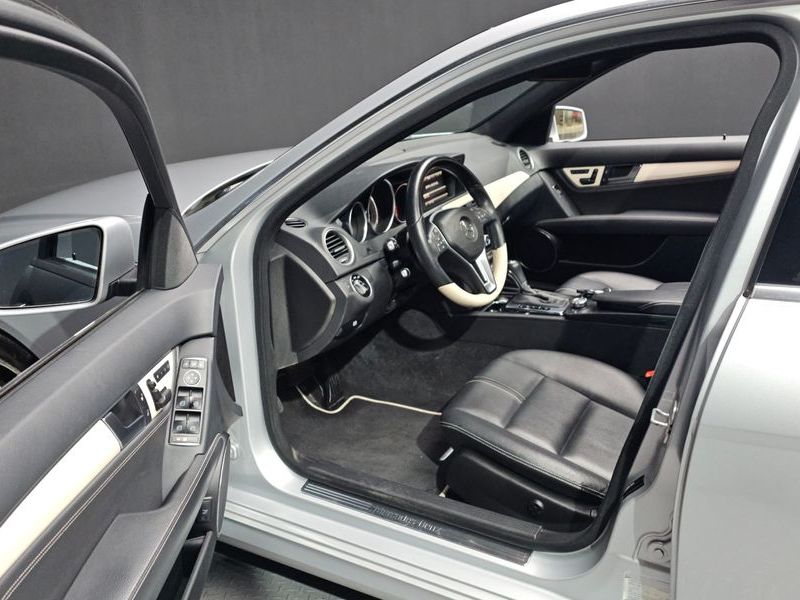 2013 Mercedes-Benz C-Class C200 CGI Avantgarde Style Package photo 10