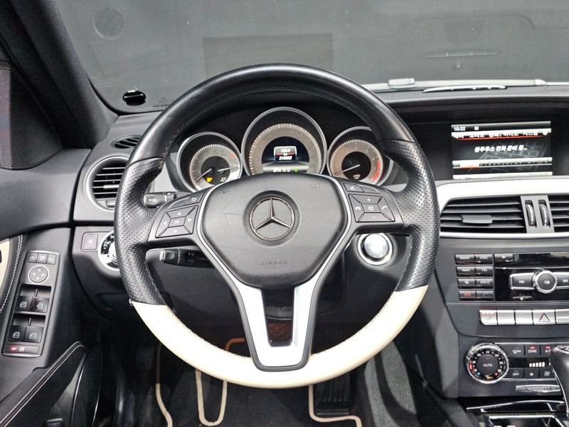 2013 Mercedes-Benz C-Class C200 CGI Avantgarde Style Package photo 14