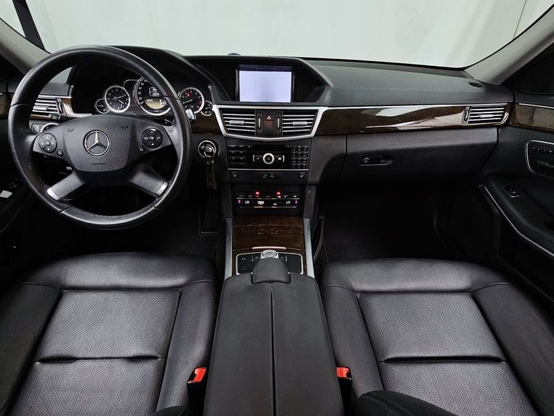 2012 Mercedes-Benz E-Class E200 CGI photo 7