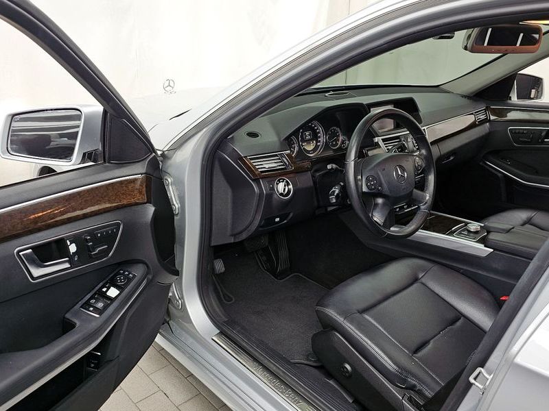 2012 Mercedes-Benz E-Class E200 CGI photo 10