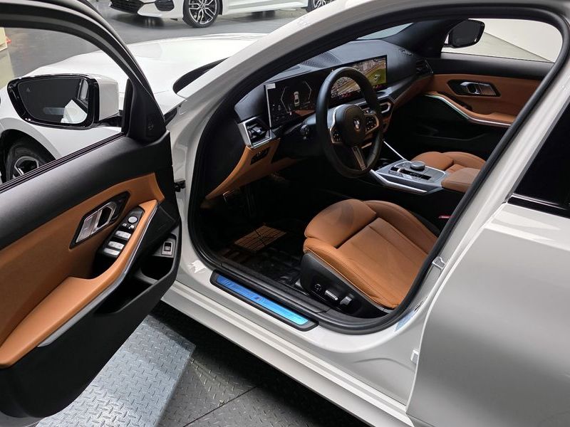 2023 BMW 3 Series 320i M Sport photo 10