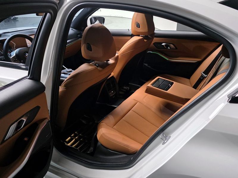 2023 BMW 3 Series 320i M Sport photo 11