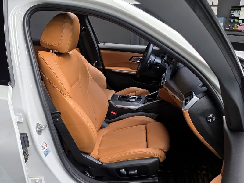 2023 BMW 3 Series 320i M Sport photo 12