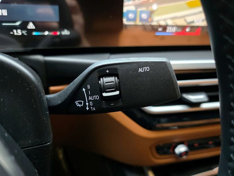 2023 BMW 3 Series 320i M Sport photo 16