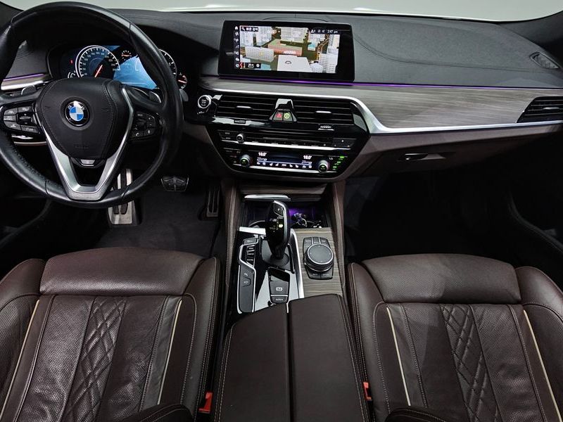 2018 BMW 5 Series 530i xDrive M Sport Package Plus photo 7