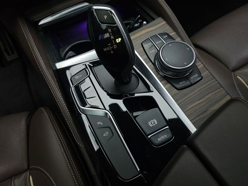 2018 BMW 5 Series 530i xDrive M Sport Package Plus photo 9