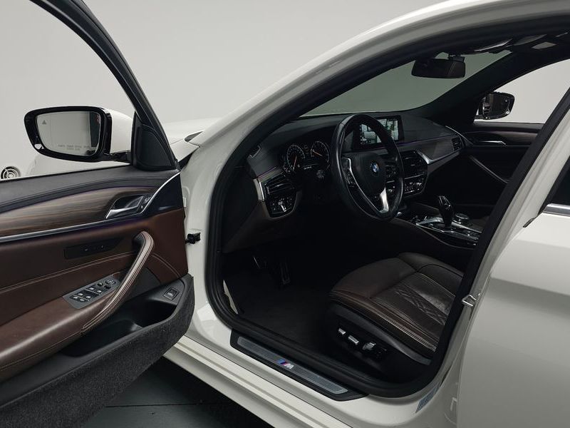 2018 BMW 5 Series 530i xDrive M Sport Package Plus photo 10