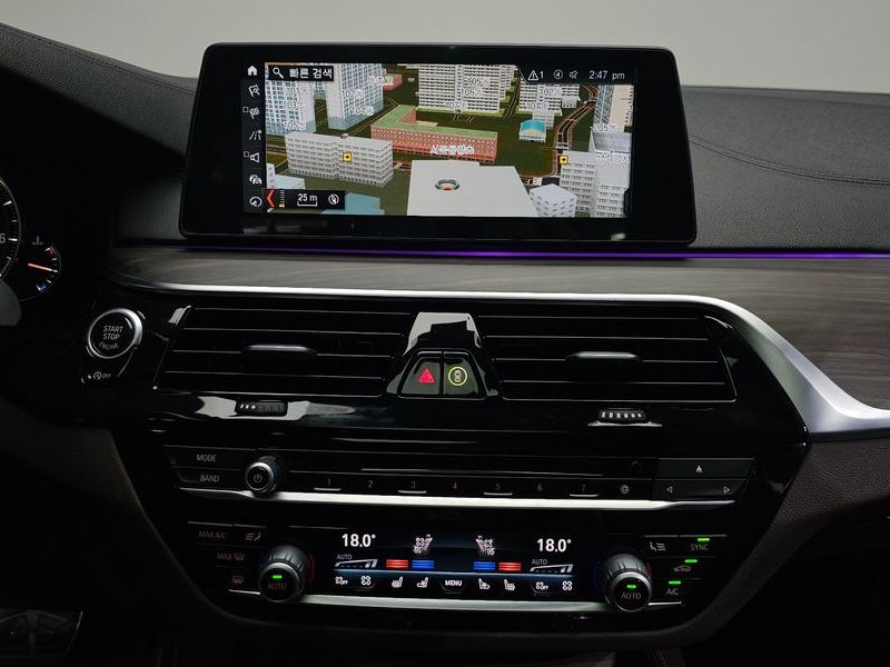 2018 BMW 5 Series 530i xDrive M Sport Package Plus photo 13