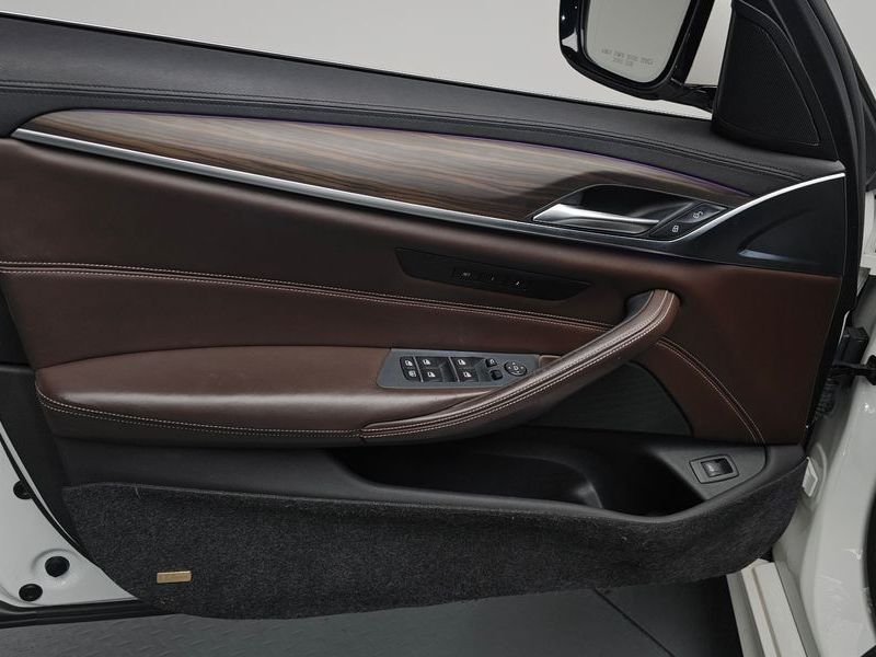 2018 BMW 5 Series 530i xDrive M Sport Package Plus photo 24