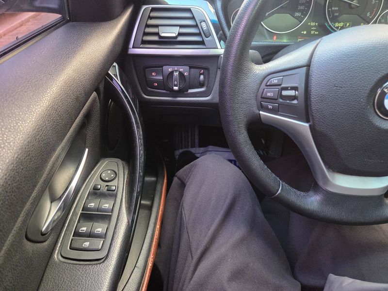 2013 BMW 3 Series 320d photo 16