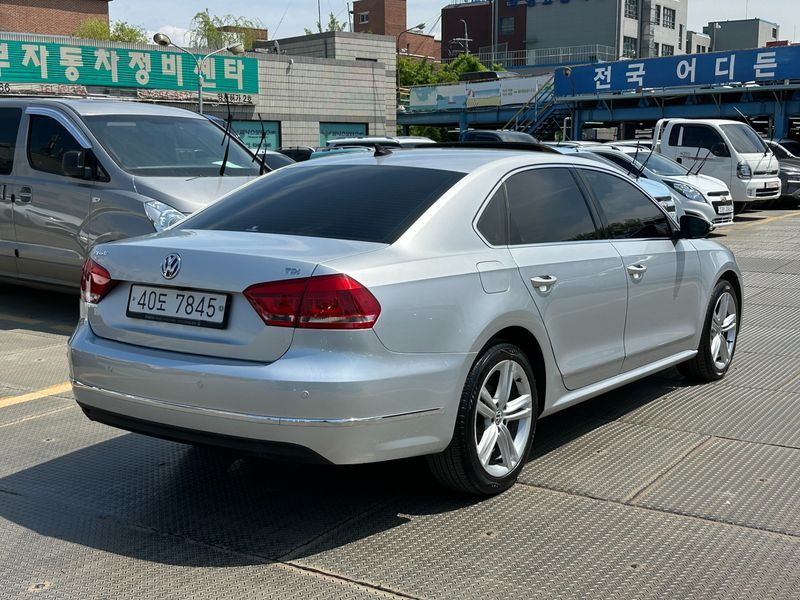 2012 Volkswagen Passat 2.0 TDI B7 photo 12