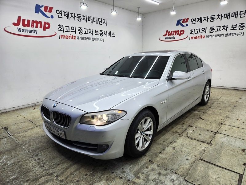 2012 BMW 5 Series 520d photo 1