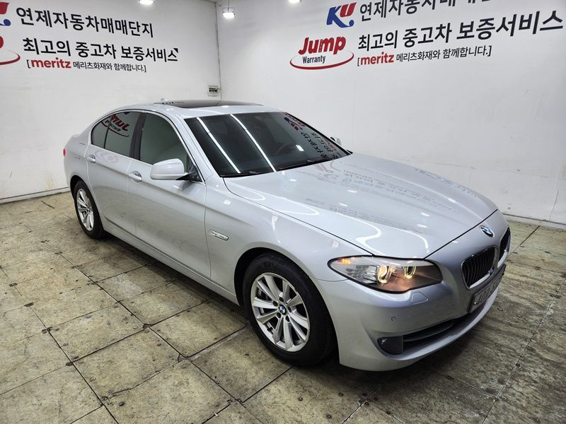 2012 BMW 5 Series 520d photo 8