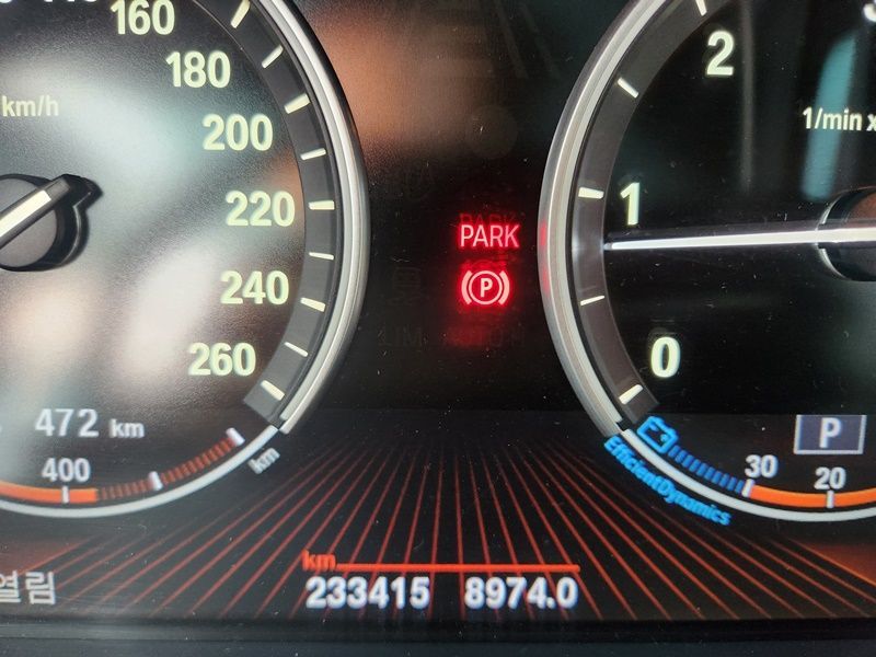 2012 BMW 5 Series 520d photo 16