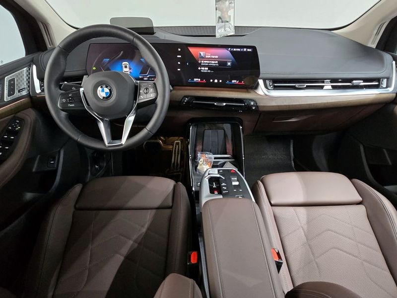 2025 BMW 2시리즈 액티브 투어러 220i Luxury photo 7