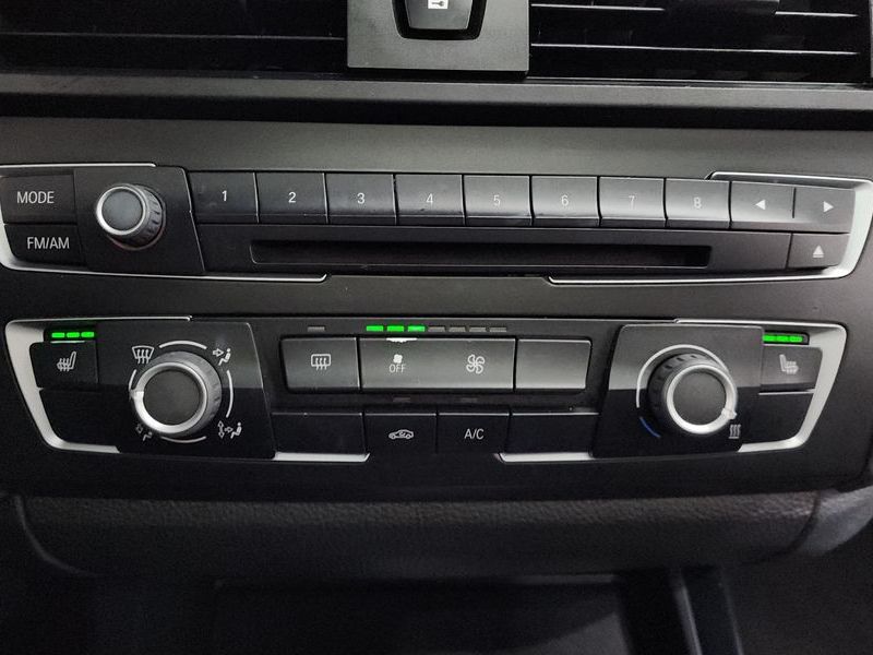 2014 BMW 1시리즈 118d Urban 5Dr photo 17