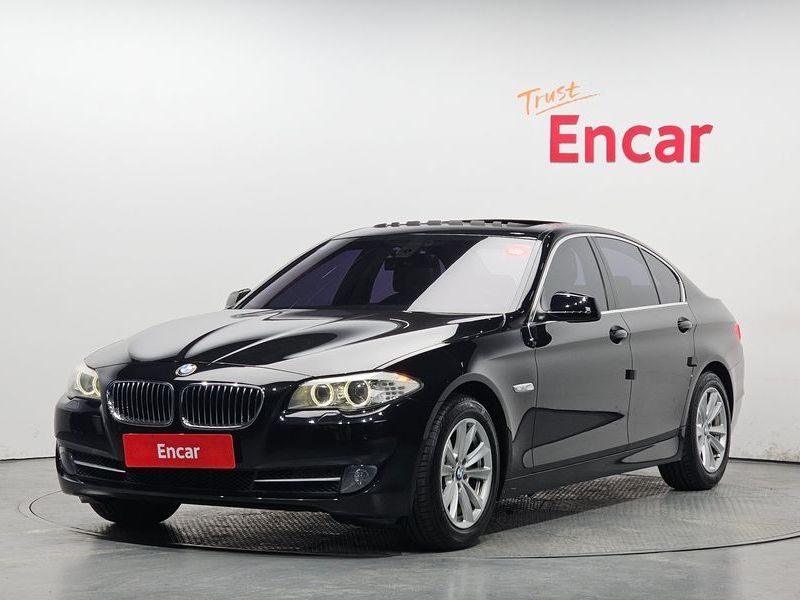 2012 BMW 5 Series 520d photo 1