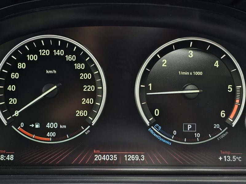 2012 BMW 5 Series 520d photo 8